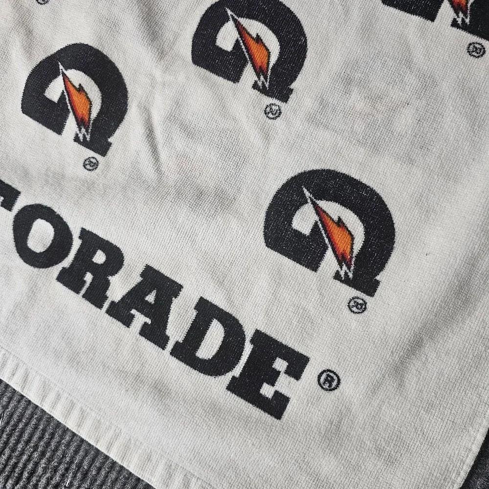 Gatorade White Sports Towel 20x40 All Over Logo Print Cotton Gym Bench Sideline